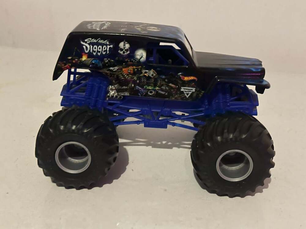 Hot Wheels Monster Jam Son-uva Digger 1:24 Die-Cast Truck